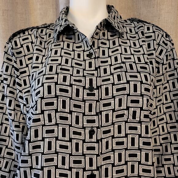 KARL LAGERFELD PARIS Women's Monogram Printed Utility Button Down Shirt Large - Picture 4 of 12